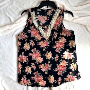 Adorable tank top with lace and tie neckline